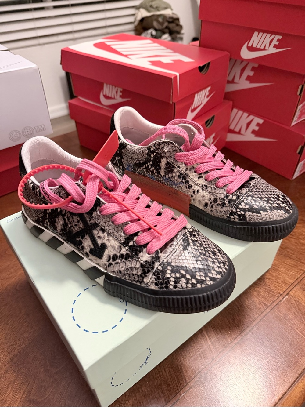 OFF-WHITE Arrow Vulcanized Low